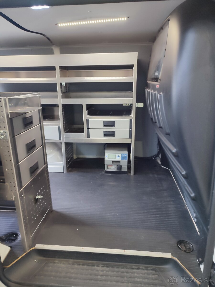 Volkswagen Transporter 2,0 TDI 150k DSG 7 Dielňa odpočet DPH - 14