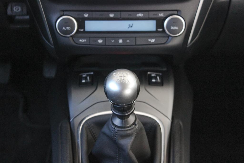 329- Toyota, Avensis, 2015, nafta, 1.6 D-4D Business, 82kw - 14