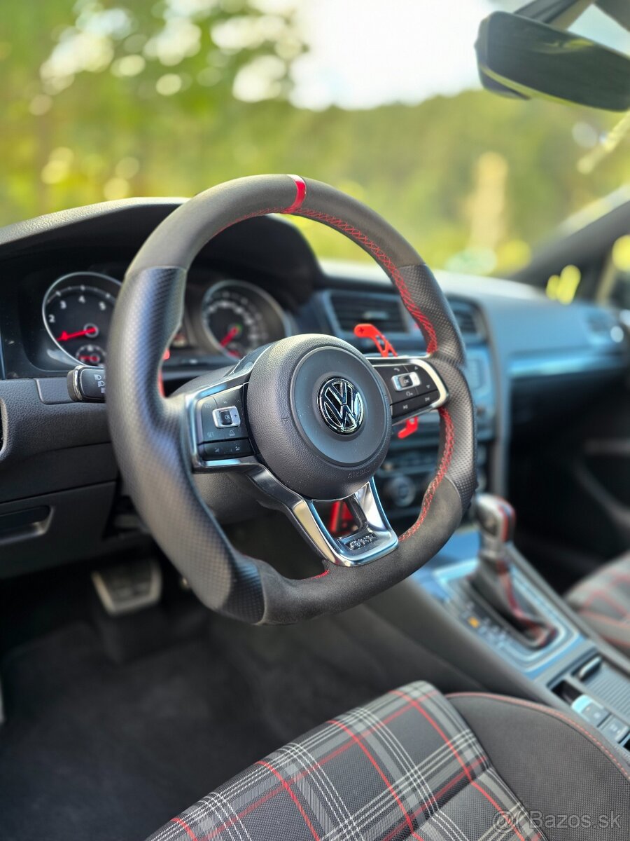 VW Golf 2.0 GTI DSG Performance - 14