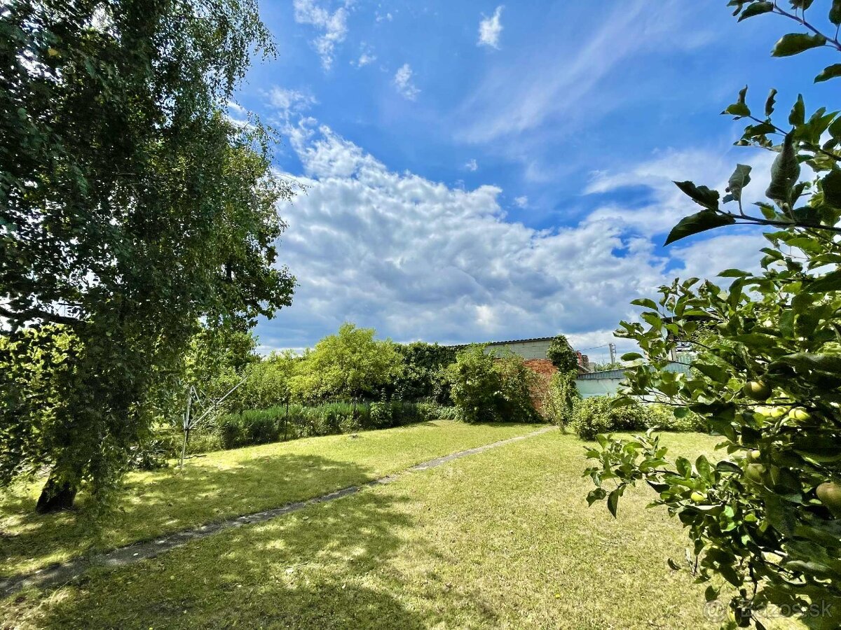 ZĽAVNENÉ • Na predaj rodinná vila s garážou a pozemkom - 14