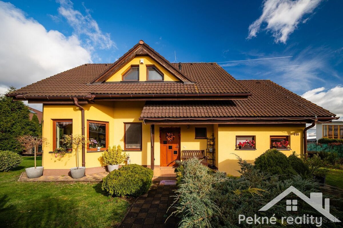 Predaj zariadeného rodinného domu s veľkým pozemkom v obci S - 14