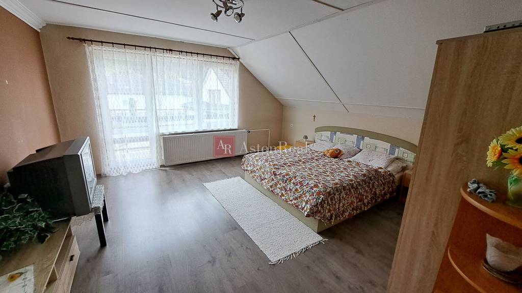 PREDAJ: Rodinný dom 6 izbový, pozemok 717m2, Liptovské Sliač - 14