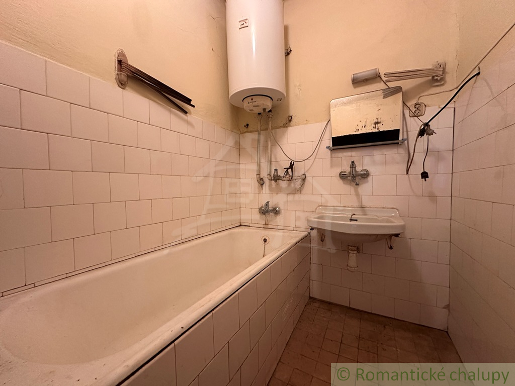 Rodinný dom v pokojnej vinárskej obci Rúbaň – ideálny na r - 14