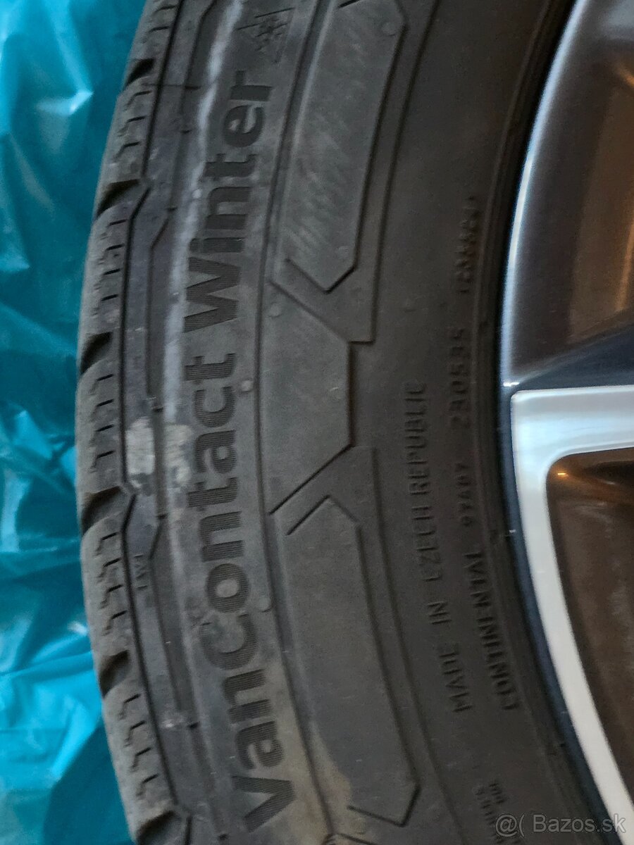 Predám zimné pneumatiky 215 /60/R17 - 14