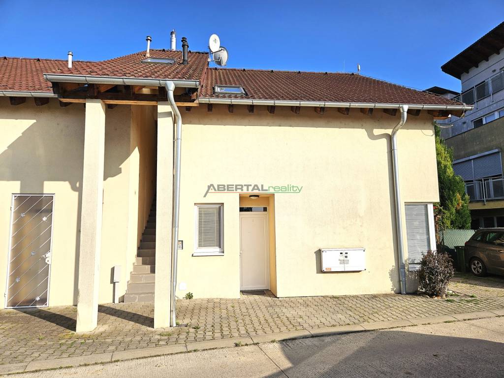 PRENÁJOM 3i byt s predzáhradkou, parking, klima, Zálesie, BE - 14