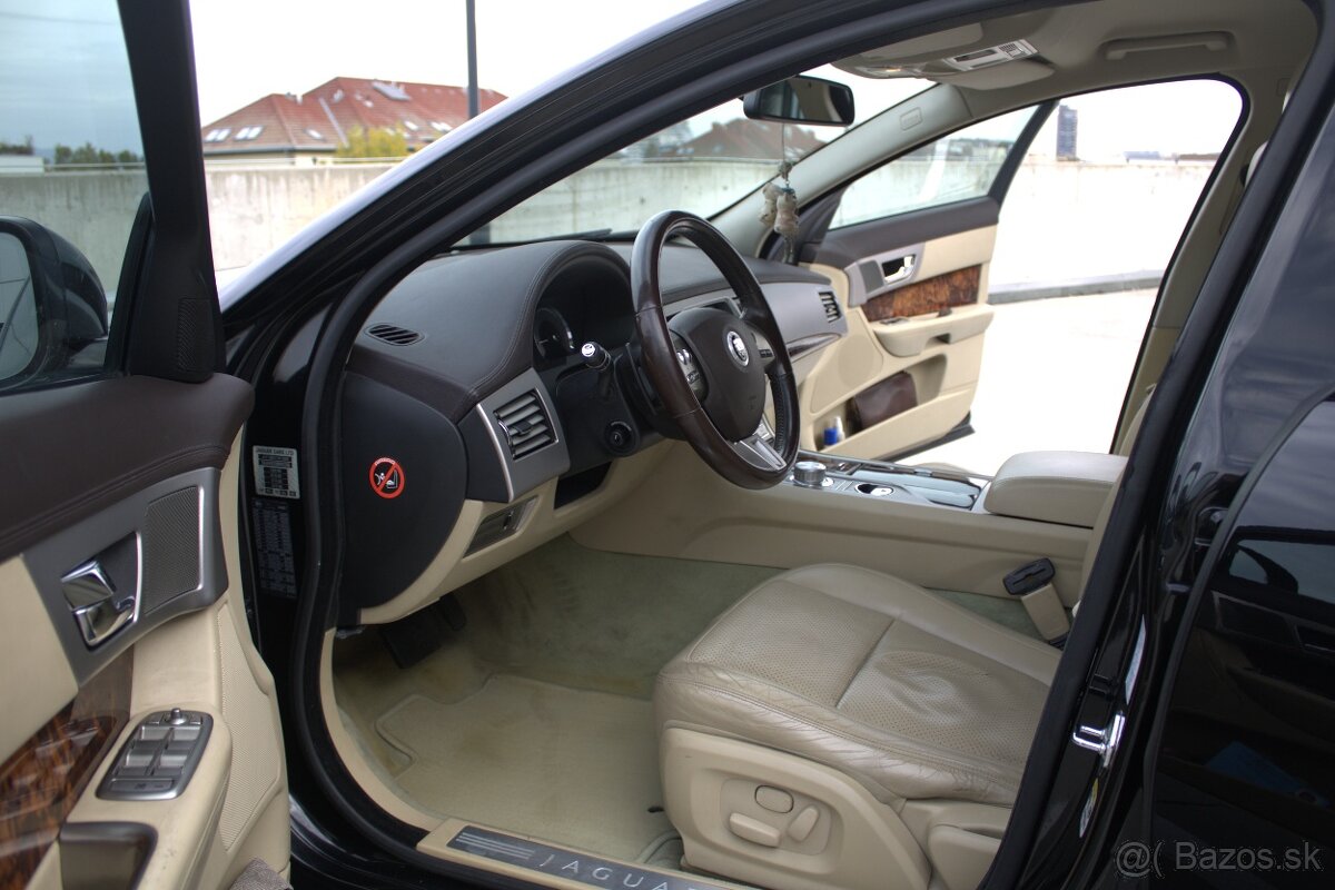 Jaguar F-Pace 2.0 I4 300k Prestige AWD AT8 - 14