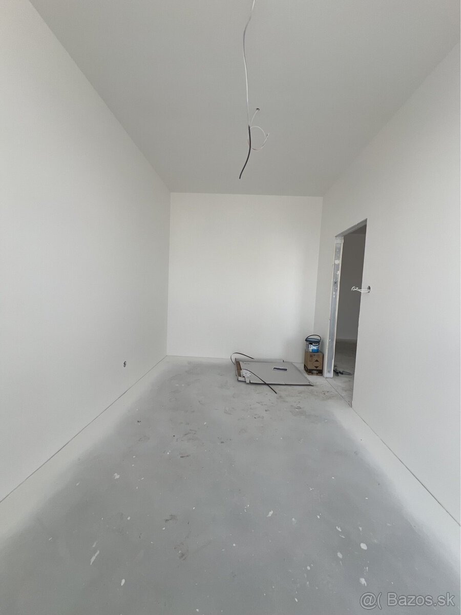 Na predaj investičný 2-izbový apartmán (nebytový priestor) v - 14