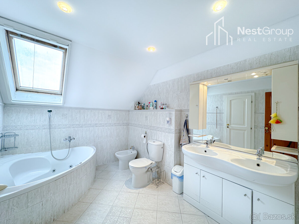 ZNÍŽENÁ CENA6- IZBOVÝ RD S DVOJGARÁŽOU,VEĽKÝ POZEMOK 1,65HA - 14