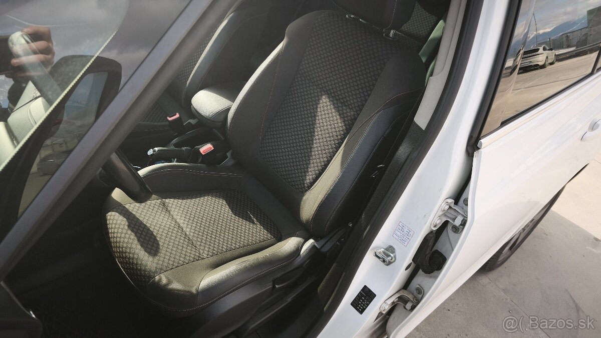 Opel Zafira Tourer Benzín LPG - 14