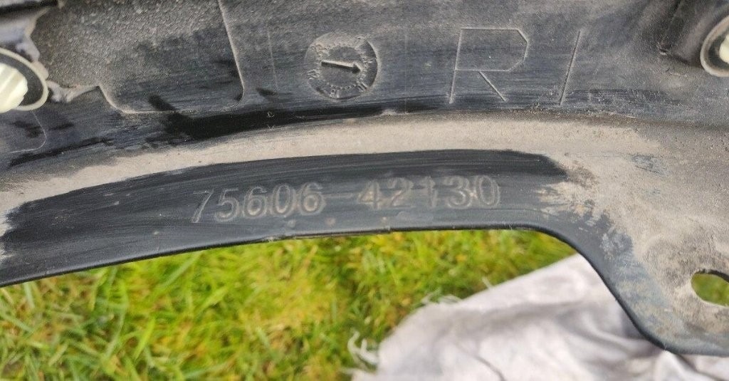 Toyota Rav4, C-HR, Mercedes GLB, GLA - lem kryt blatnika - 14