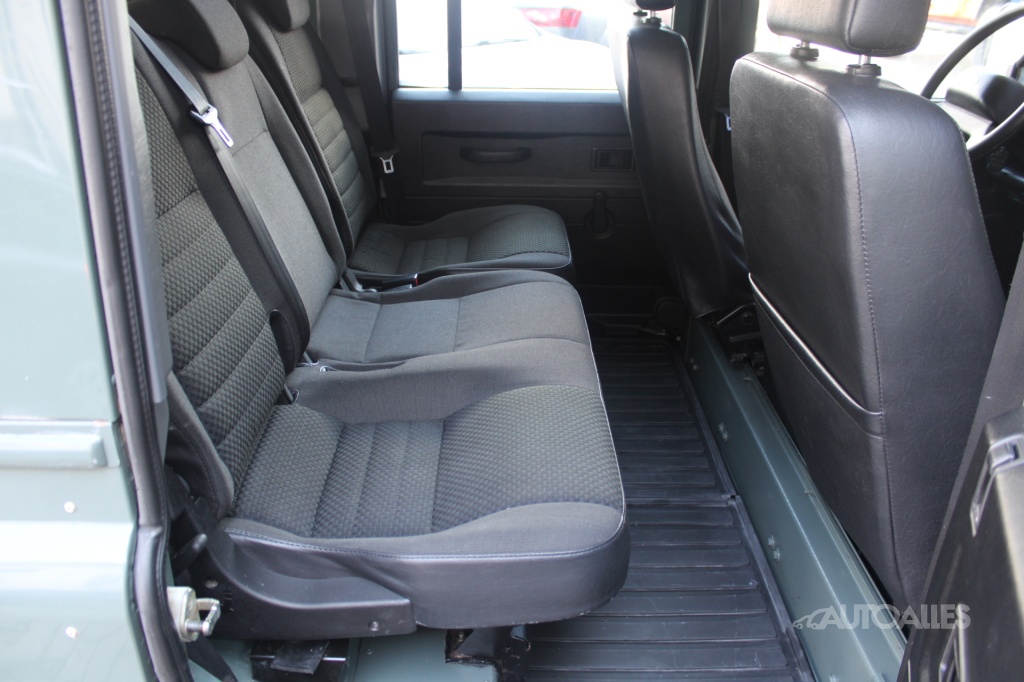 Land Rover Defender 2,4 TDCi 90 kW 110 SW 4x4 - 14