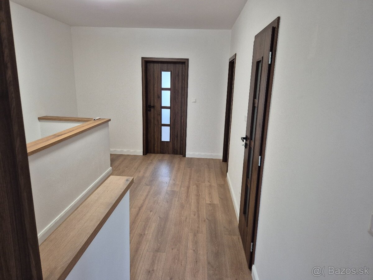 4-IZBOVÝ RADOVÝ RODINNÝ DOM - 14