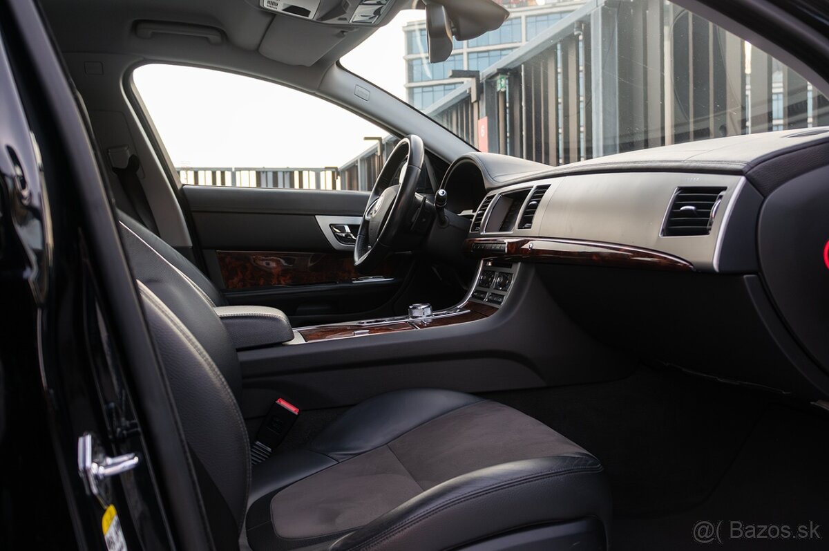 Jaguar XF 2.2D Sportbrake - 14