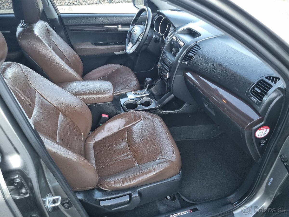 KIA SORENTO 2,2CRDi 4x4 7MIESTNE - 14