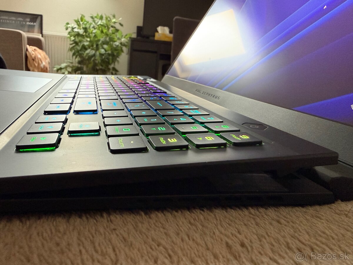 Predam Asus ROG Zephyrus S17 GX703H - 14