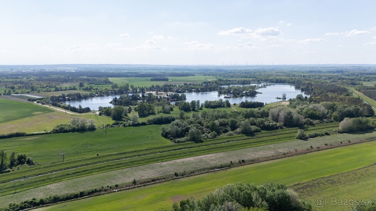 Veľký stavebný rožný pozemok Malé Leváre - 14