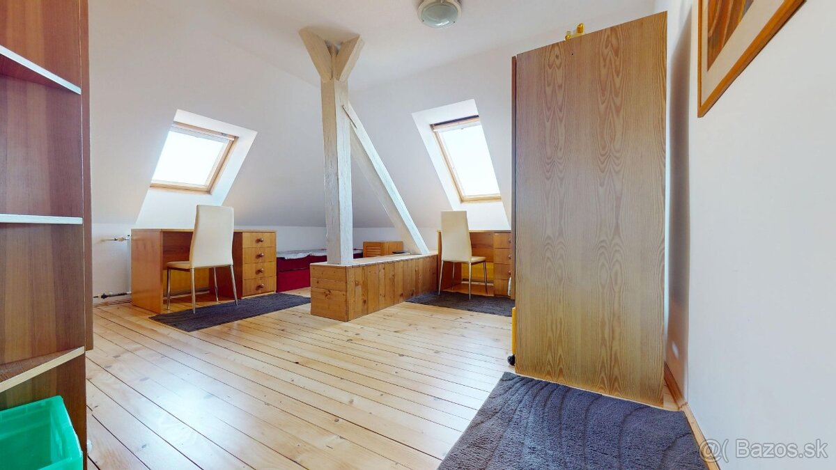 3 izb. PODKROVNÝ BYT PRI HRADE - Tvarožkova ul.- Staré Mesto - 14