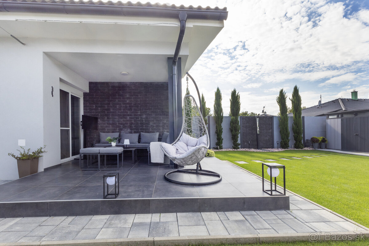 Na predaj 4-izbová bytová jednotka v dvojdome v Hurbanovej V - 14