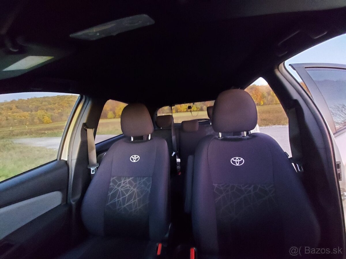 Toyota Yaris 1.33l benzín, 74 kW – výborný stav, plná výbava - 14