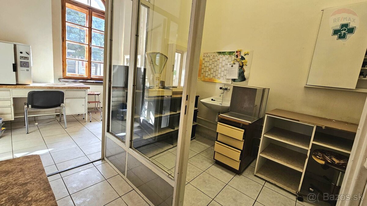 Obchodno-administratívne priestory na prenájom, Farská 10, N - 14