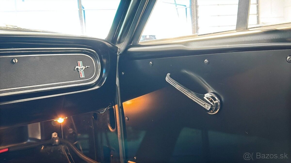 Ford Mustang Shelby GT350R OVC Competition Model z roku 1965 - 14