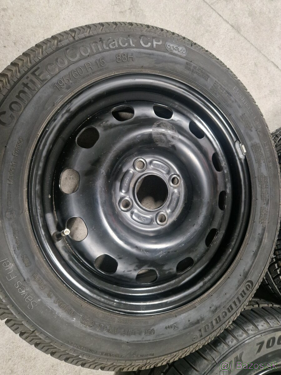 Rezervy Ford - nepoužité - 2x R15 a 1x R14 - 14