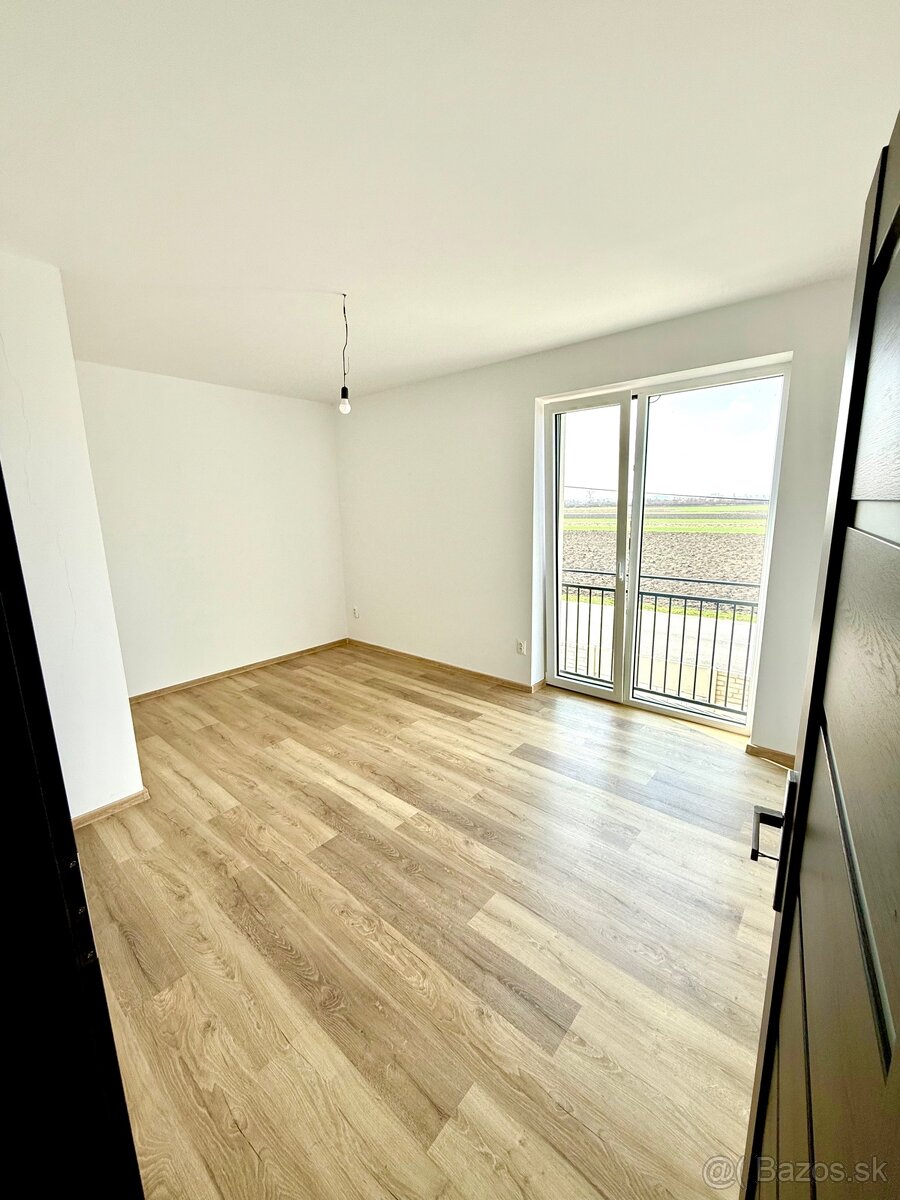 Trojizbový byt s balkónom - 14