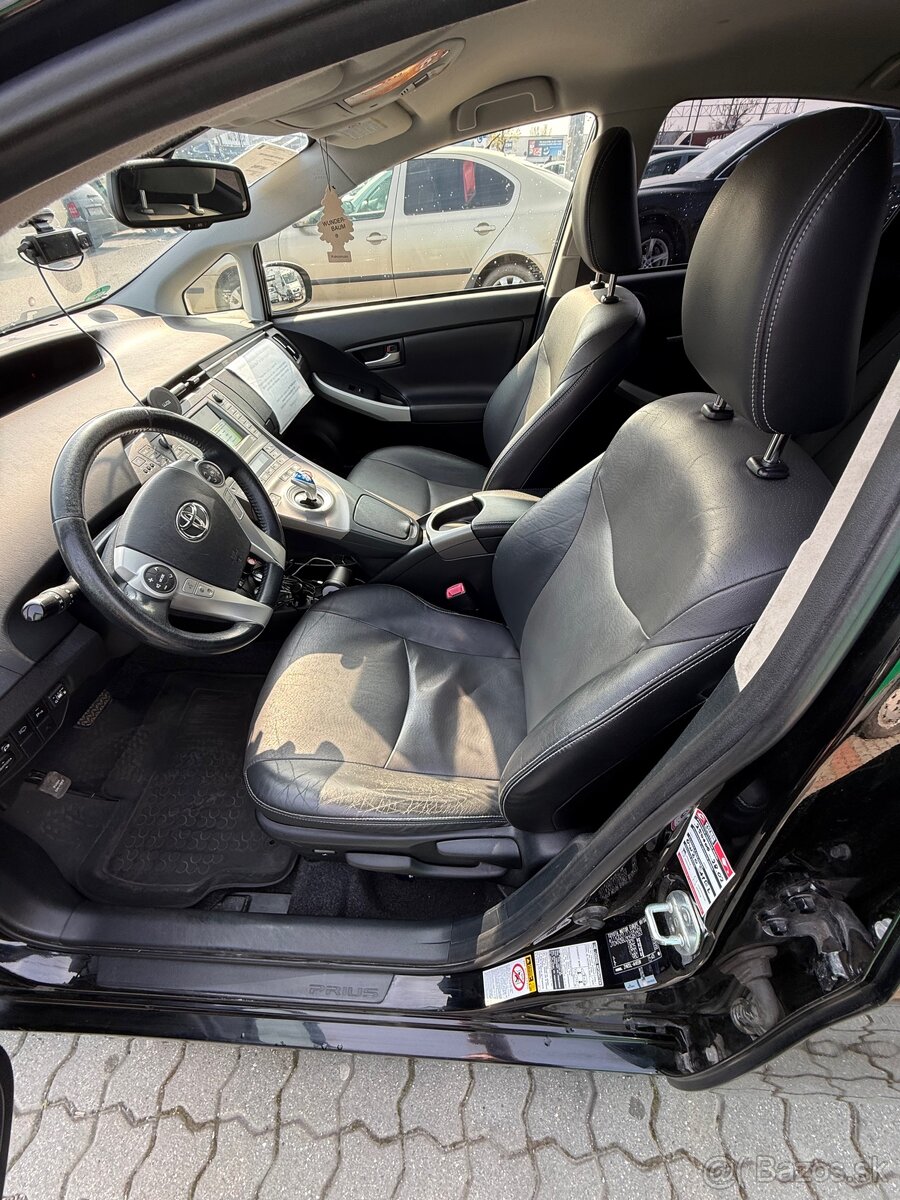 Toyota prius +LPG - 14