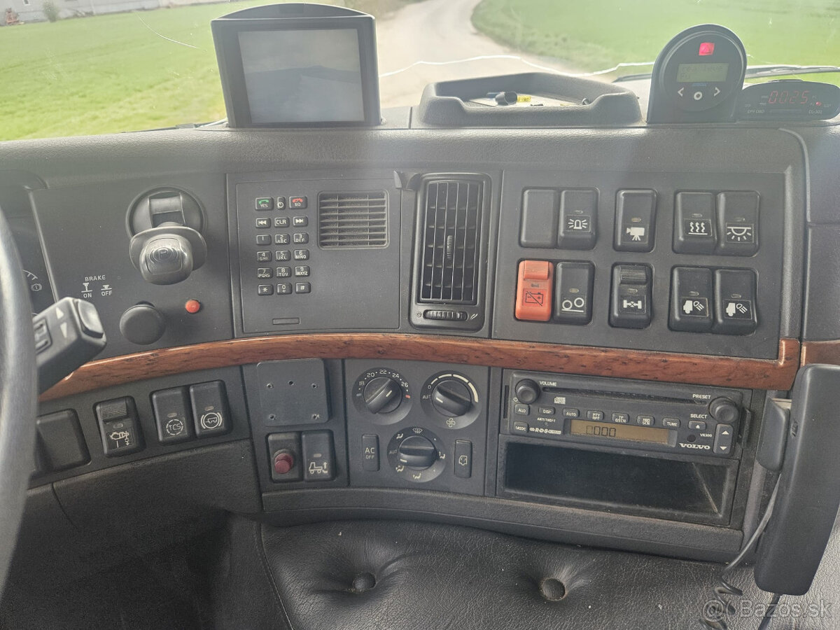 Volvo FM9 6x2 s hydr. ruk + hydr.čelo r.v.2003 - 14