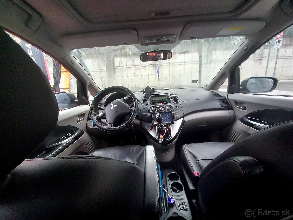 Mitsubishi Grandis - 14