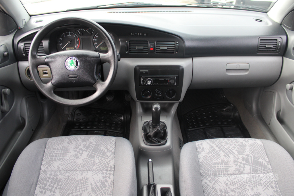 Škoda Octavia 1,4 MPi 44 kW LX - 14