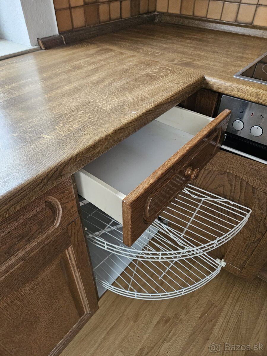 Masívna kuchynská linka z Nemecka so spotrebičmi - 14
