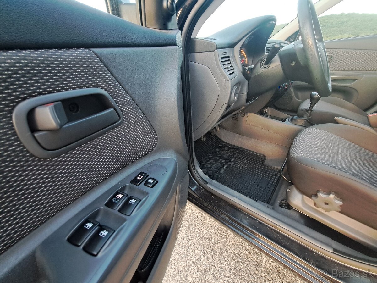 94 tisíc km Kia Rio - 14