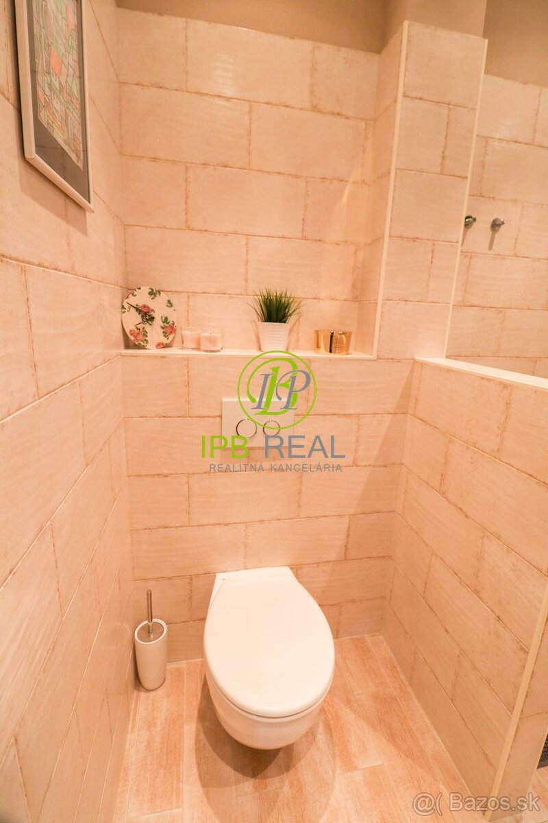 Kompletne zrekonštruovaný priestranný 5-izbový rodinný dom v - 14