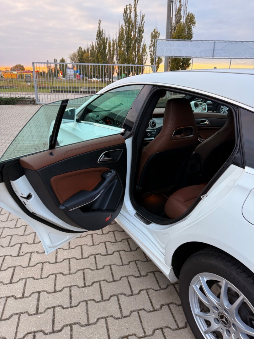 Mercedes-Benz CLA Shooting Brake SB 200 d A/T - 14