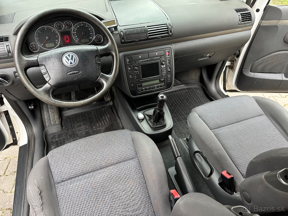 Volkswagen Sharan 2,0TDi 103Kw Comfortline 7 miest - 14
