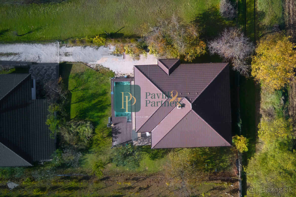 Predaj krásny zariadený 4 izbový rodinný dom, bazén, 760m2 p - 14