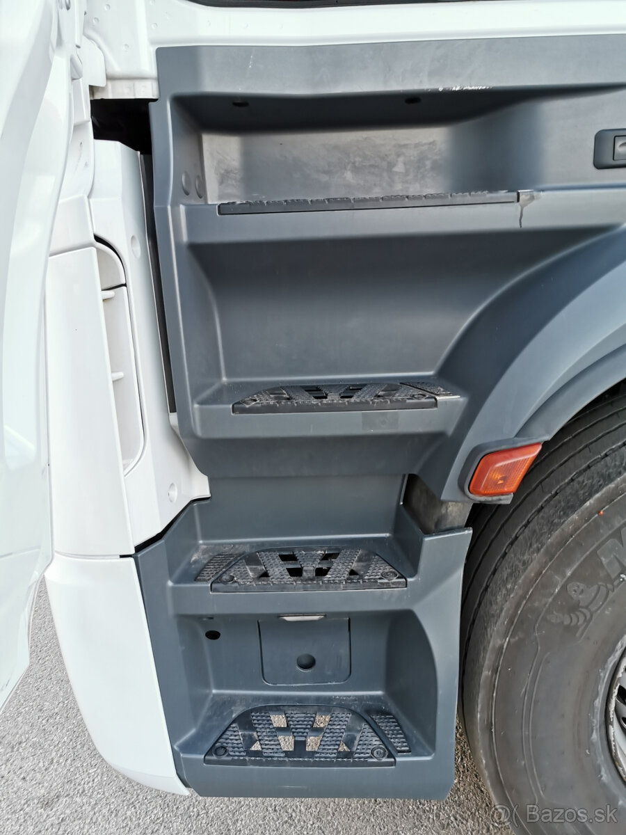 Prodám tahač MERCEDES-BENZ ACTROS 1848 EURO 6 dvouokr. hydr. - 14