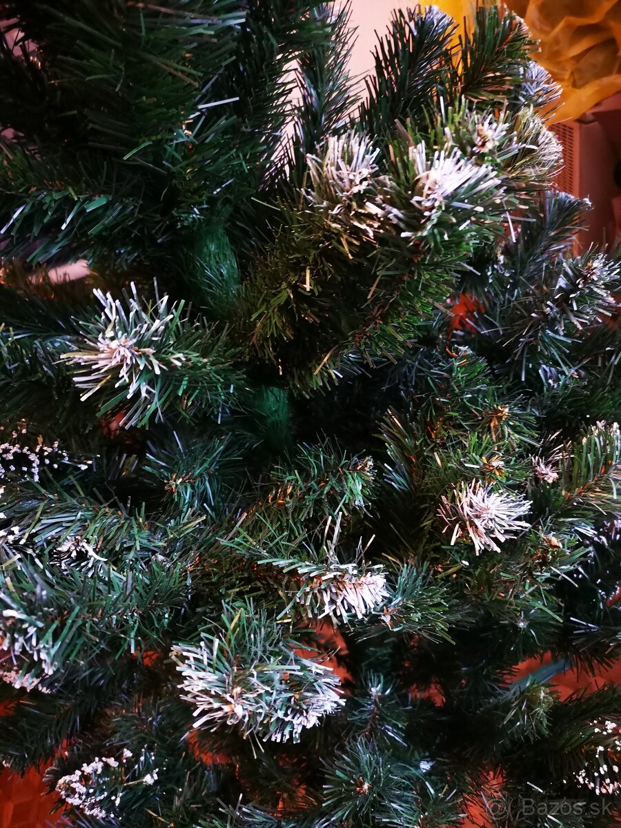 Umelý vianočný stromček - 14