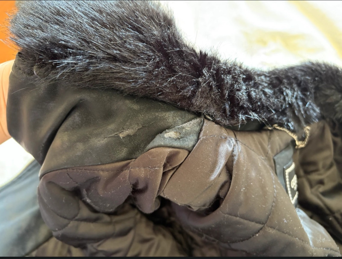 Koženka Guess L čierna - 14