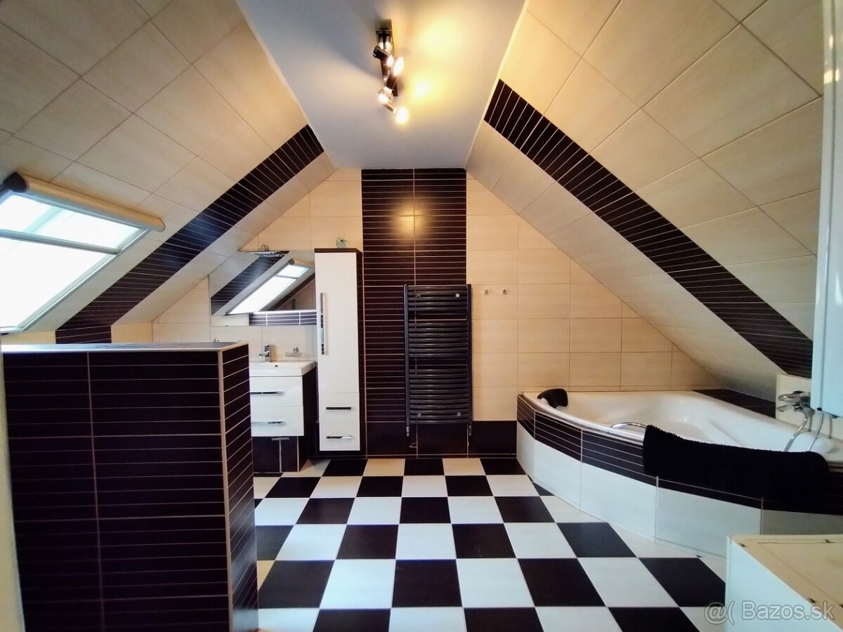 VÝHODNÁ KÚPA - SAMOSTATNÝ RODINNÝ DOM S GARÁŽOU - 14