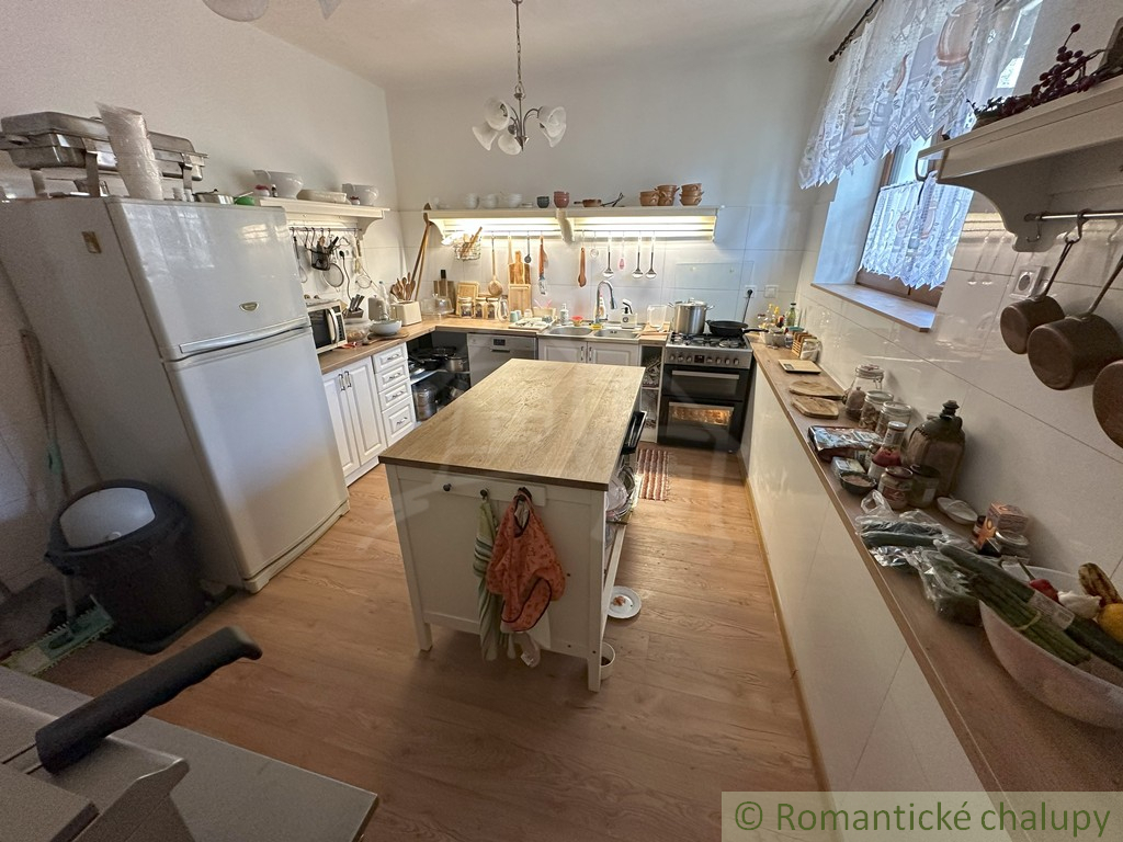 Exkluzívne: Veľká chata na peknom mieste Kokava-Línia. - 14