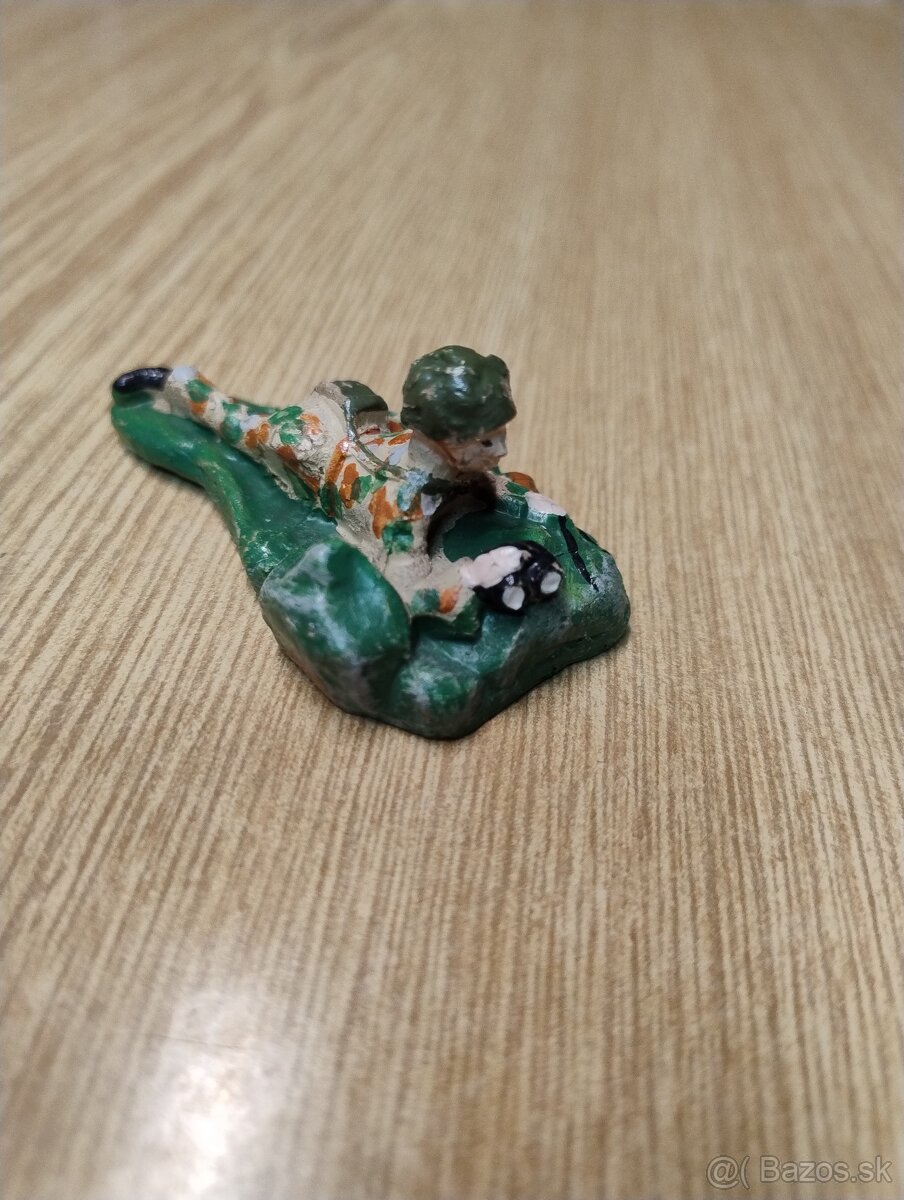 staré hračky, postavičky - 14