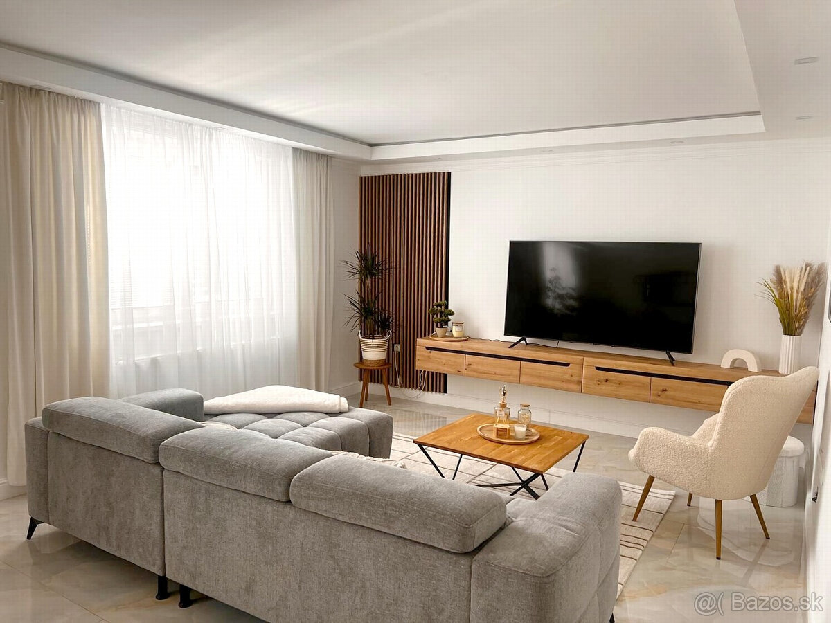 Predaj luxusného rodinného domu v obci Jesenské okr. Rim.Sob - 14