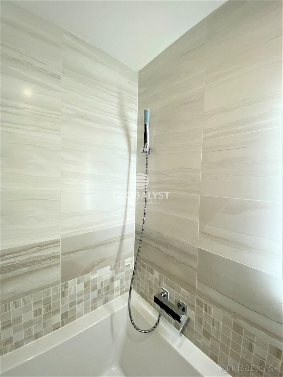 Priestranný, rekonštruovaný 3 izbový byt v centre mesta na T - 14