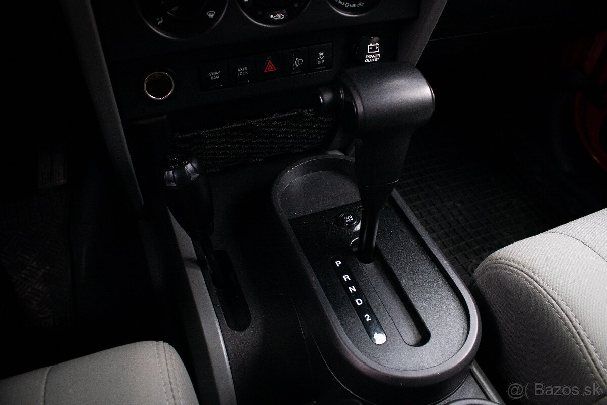 Jeep Wrangler 2.8 CRD Unlimited, 1.majiteľ, SK-auto, nelak - 14