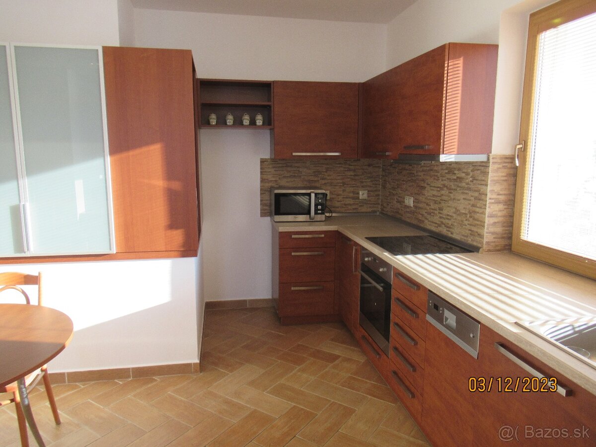 Polyfunkčný dom s bývaním a kanceláriami v centre Skalice - 14