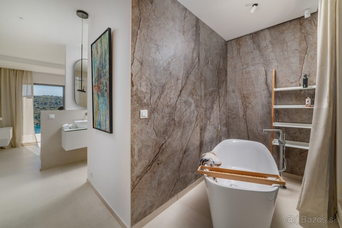 Chorvátsko, luxusná vila 80 metrov od mora. - 14