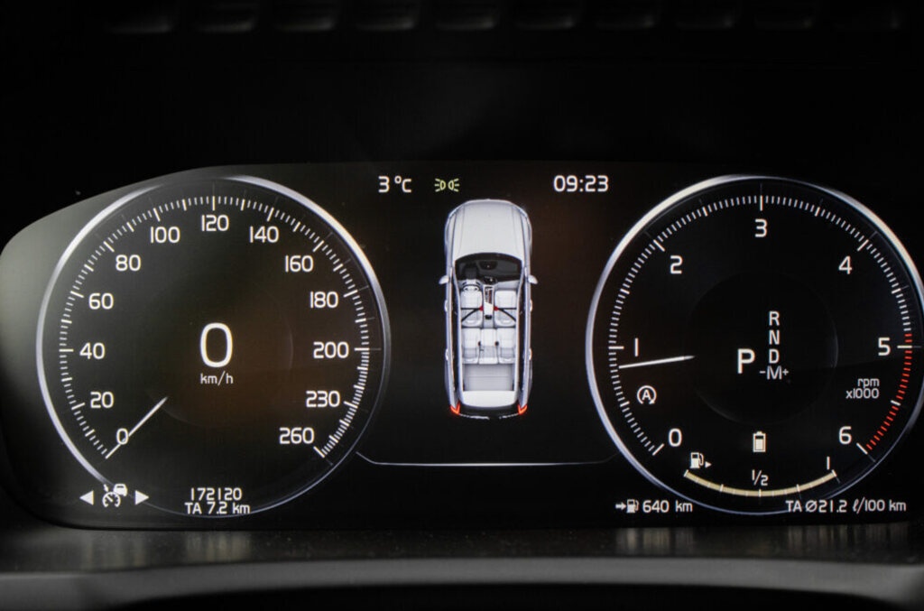 Volvo XC90 2.0 B5 Drive-E AWD A/T (2019) - 14