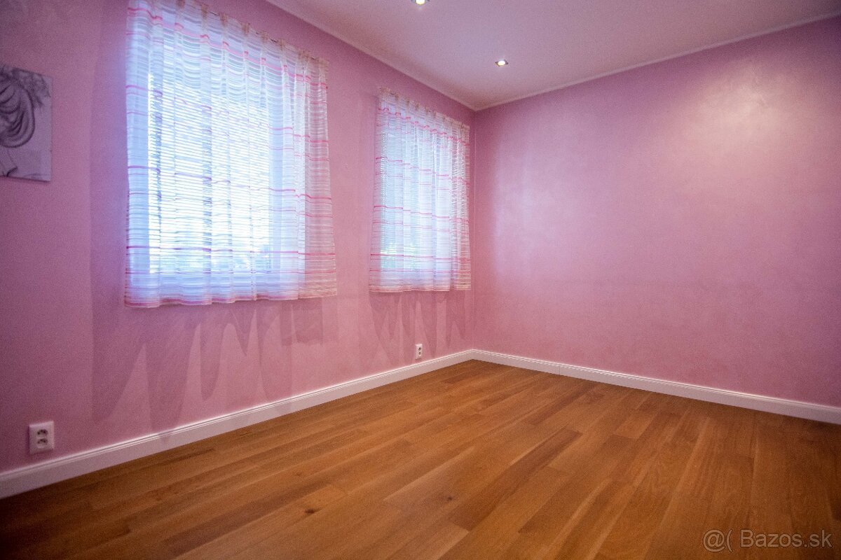 ZNÍŽENÁ CENA Nádherný rodinný dom s nádychom luxusu - 14